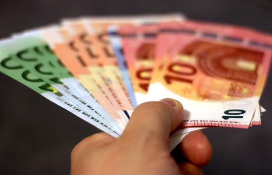 Geld in Hand.jpg